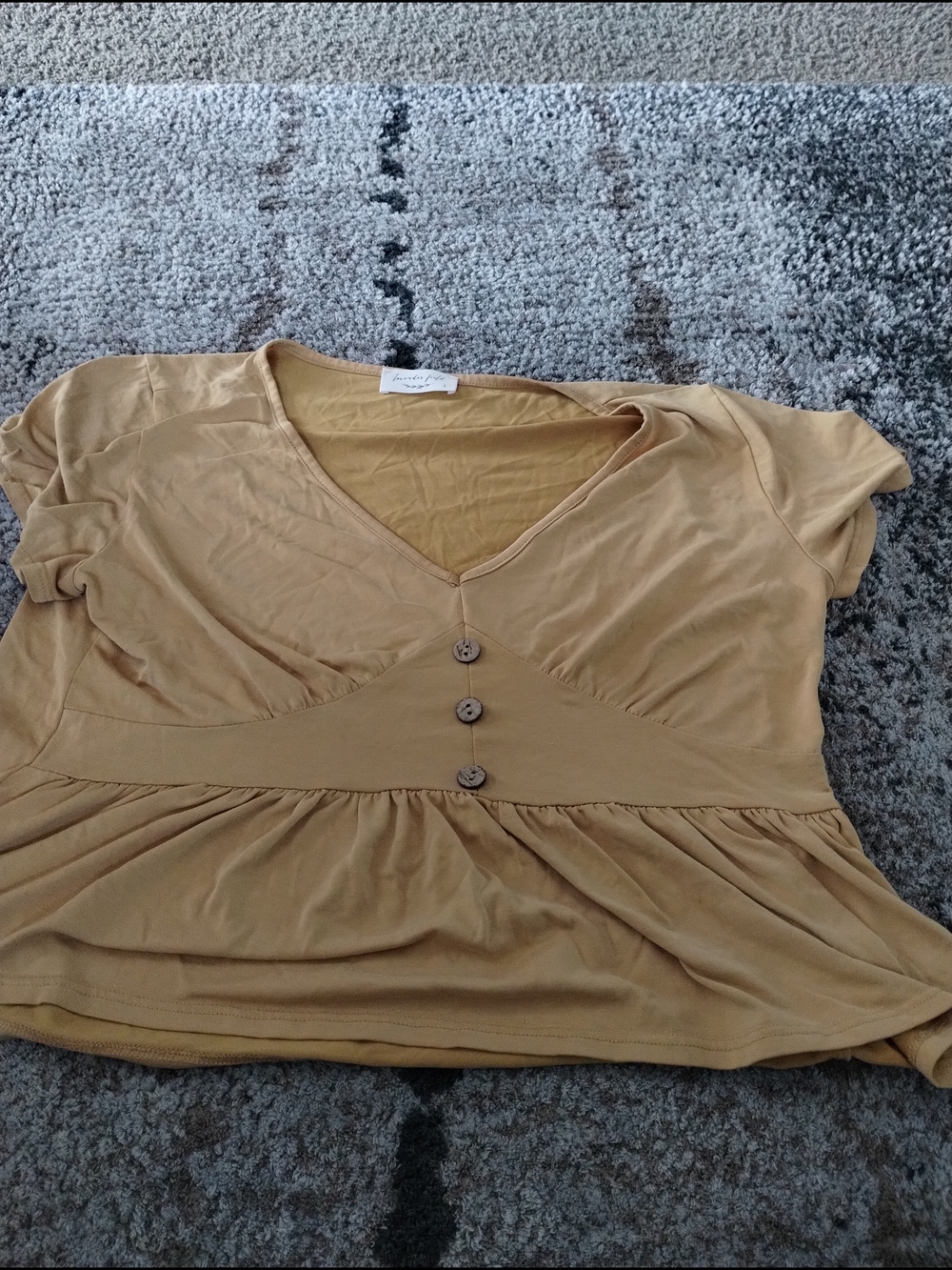 lavender field V-Neck Short Sleeve Peplum Top in Camel Sz Large